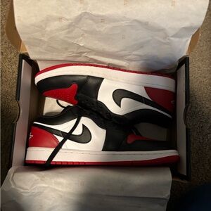 Air Jordan Nike - Black, Red, and White Sneakers